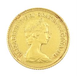 Queen Elizabeth II 1982 gold half sovereign coin