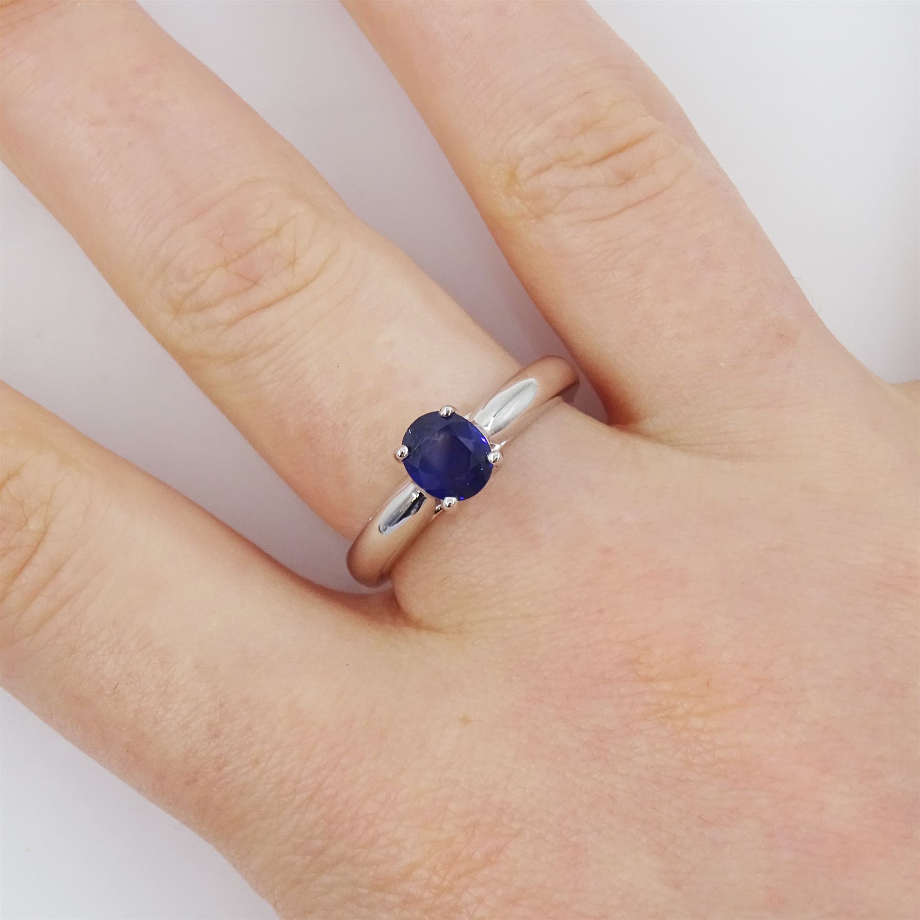 18ct white gold single stone oval cut sapphire ring, hallmarked, sapphire approx 0.90 carat