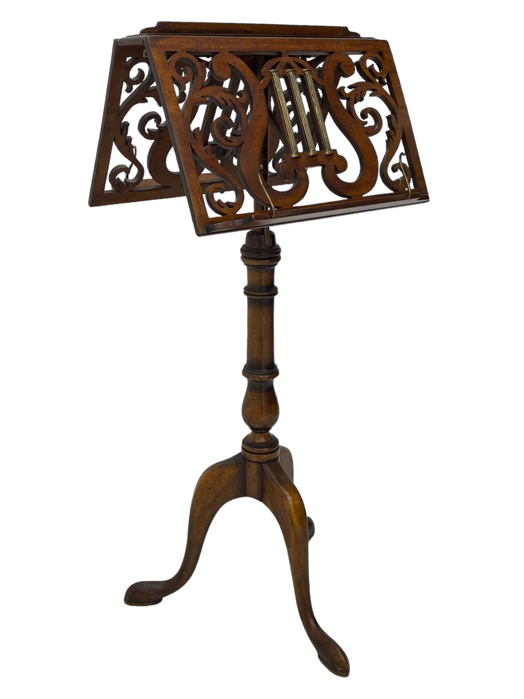 Regency design mahogany duet music stand, double-sided hinged and adjustable reading stands, scrolling leafy branch fretwork with scrolled lyre, fitted with gilt metal reeded columns, on adjustable stem, turned pedestal with tall splayed supports 