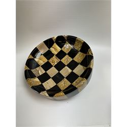 Stone chequered dish, D20cm 