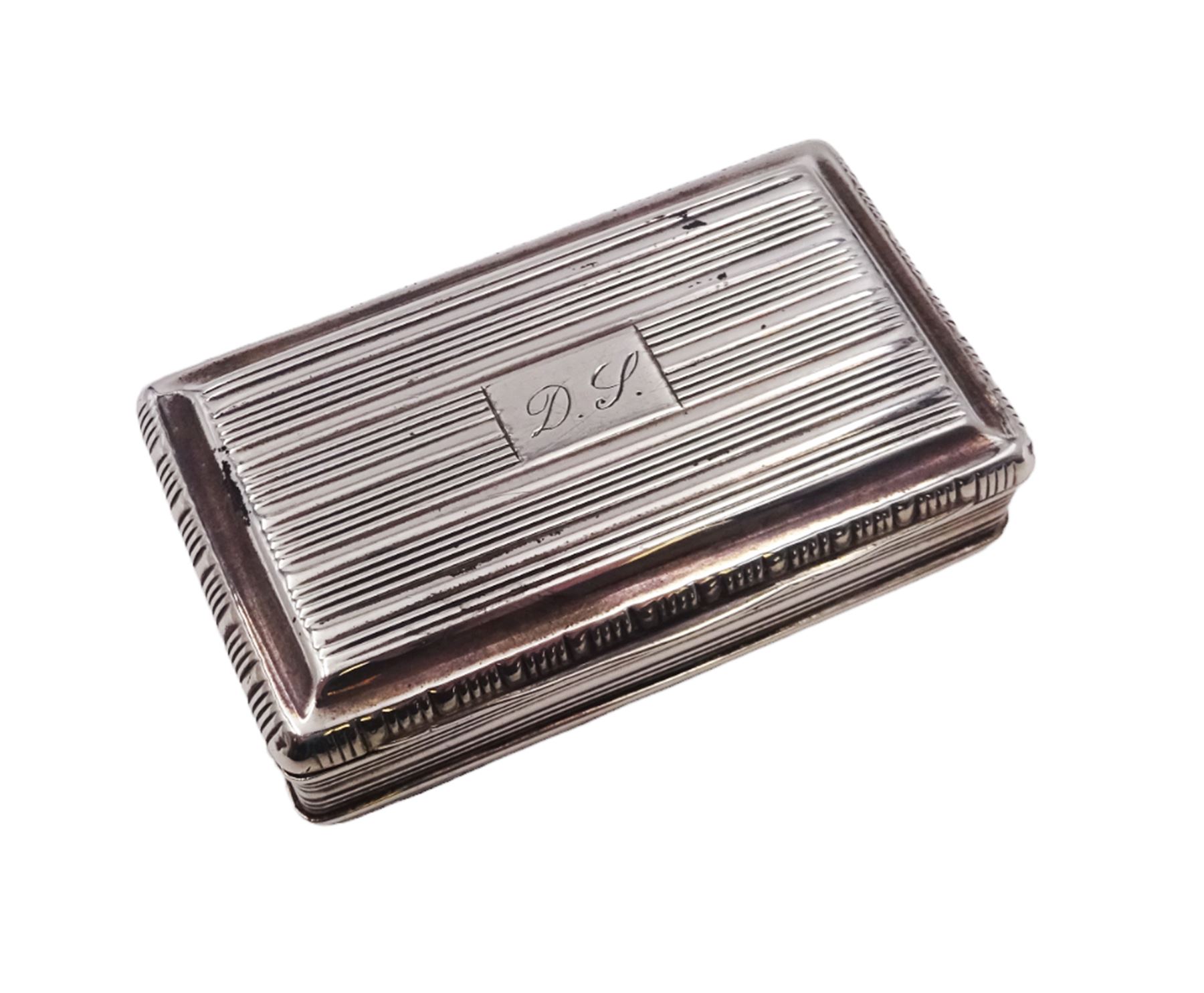 George III silver snuff box, of rectangular form, with banded decoration throughout and engraved cartouche to hinged cover, hallmarked John Shaw, Birmingham 1813, W7cm