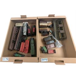 Collection of '0' gauge tinplate model railway and similar, mostly Hornby, including four ...