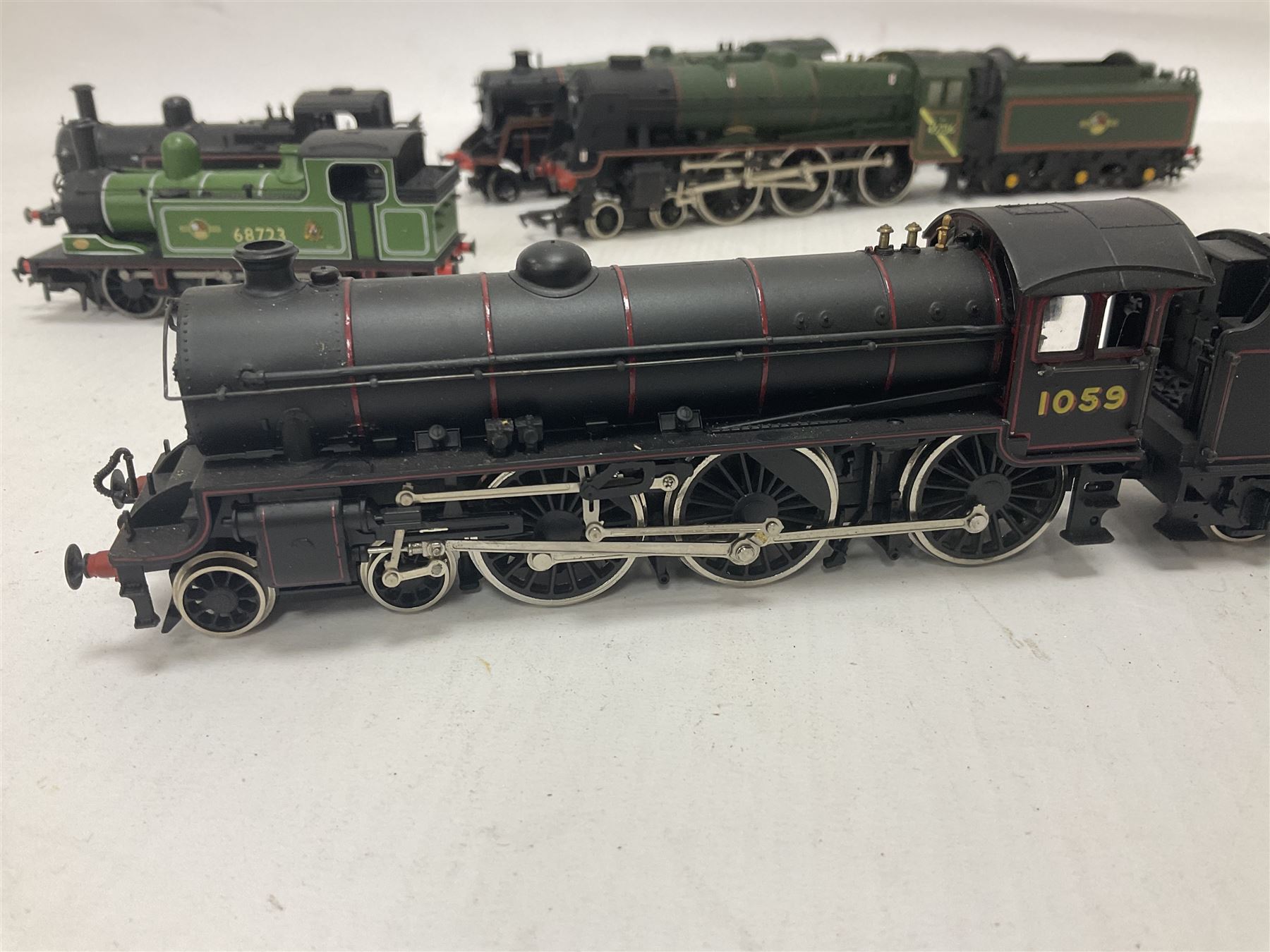 Bachmann ‘00’ gauge - six model steam locomotives comprising J72 Class 0-6-0 no.68723 in BR green; Class 3F 0-6-0 no.47310 in BR black; Gresley V2 Class 2-6-2 locomotive and tender no.3650 in LNER black; Class B1 4-6-0 locomotive and tender no.1059 in LNER black; Jubilee 6P Class 4-6-0 ‘Phoenix’ locomotive and tender no.45736 in BR green; Standard Class 5 4-6-0 locomotive and tender no.73014 in BR green; without boxes (6) 