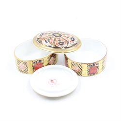 Two Royal Crown Derby 1128 Old Imari pattern lidded trinket boxes, each with printed marks beneath, largest D8.5cm
