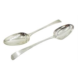 Pair of George III silver Hanoverian pattern spoons, maker's mark T.E, probably Thomas Evans, other elements of hallmarks indistinct