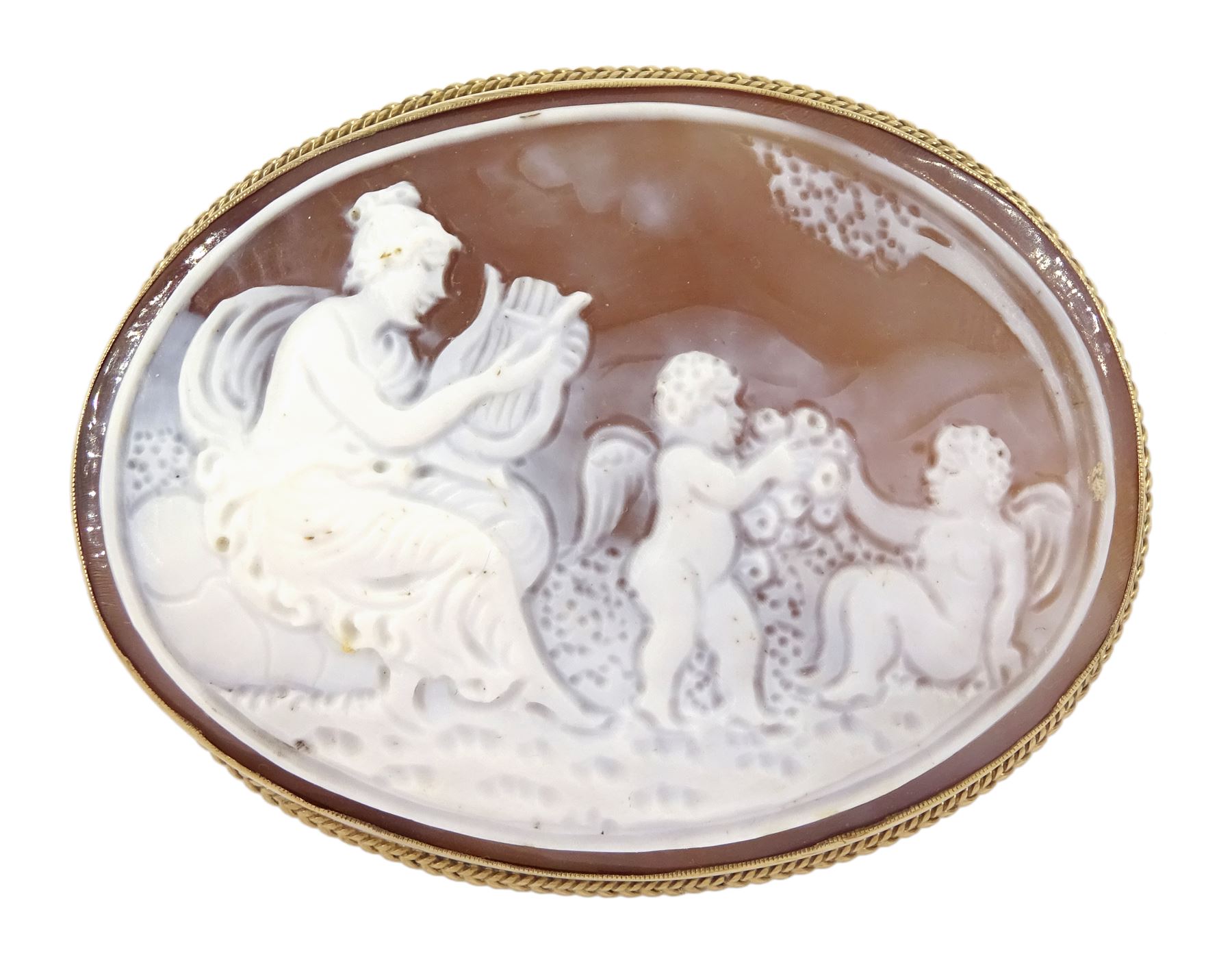 9ct gold cameo brooch depicting Cupid and Venus, Birmingham 1979