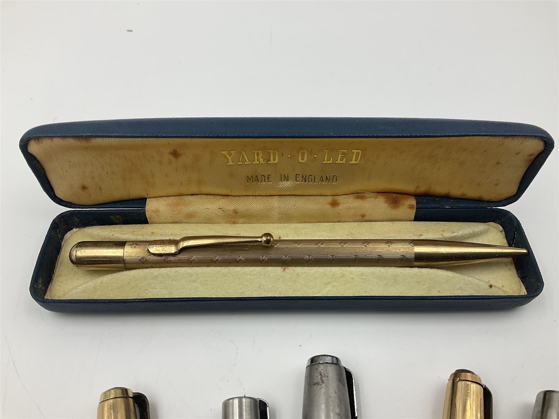 Yard O Led silver propelling mechanical pencil, hallmarked together with another pencil and pens