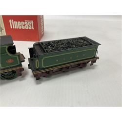 ‘00’ gauge - two kit built locomotive and tenders comprising SR Wainwright Class C 4-4-0 no.115 finished in SE&CR green; SR Wainwright Class D 4-4-0 no.31750 finished in BR black; both with Wills Finecast boxes (2) 