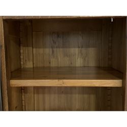 Large 20th century oak dresser, projecting cornice over open arched central section with two shelves, flanked by two panelled cupboards with two shelves, lower section with three drawers above three cupboards, on stile supports 