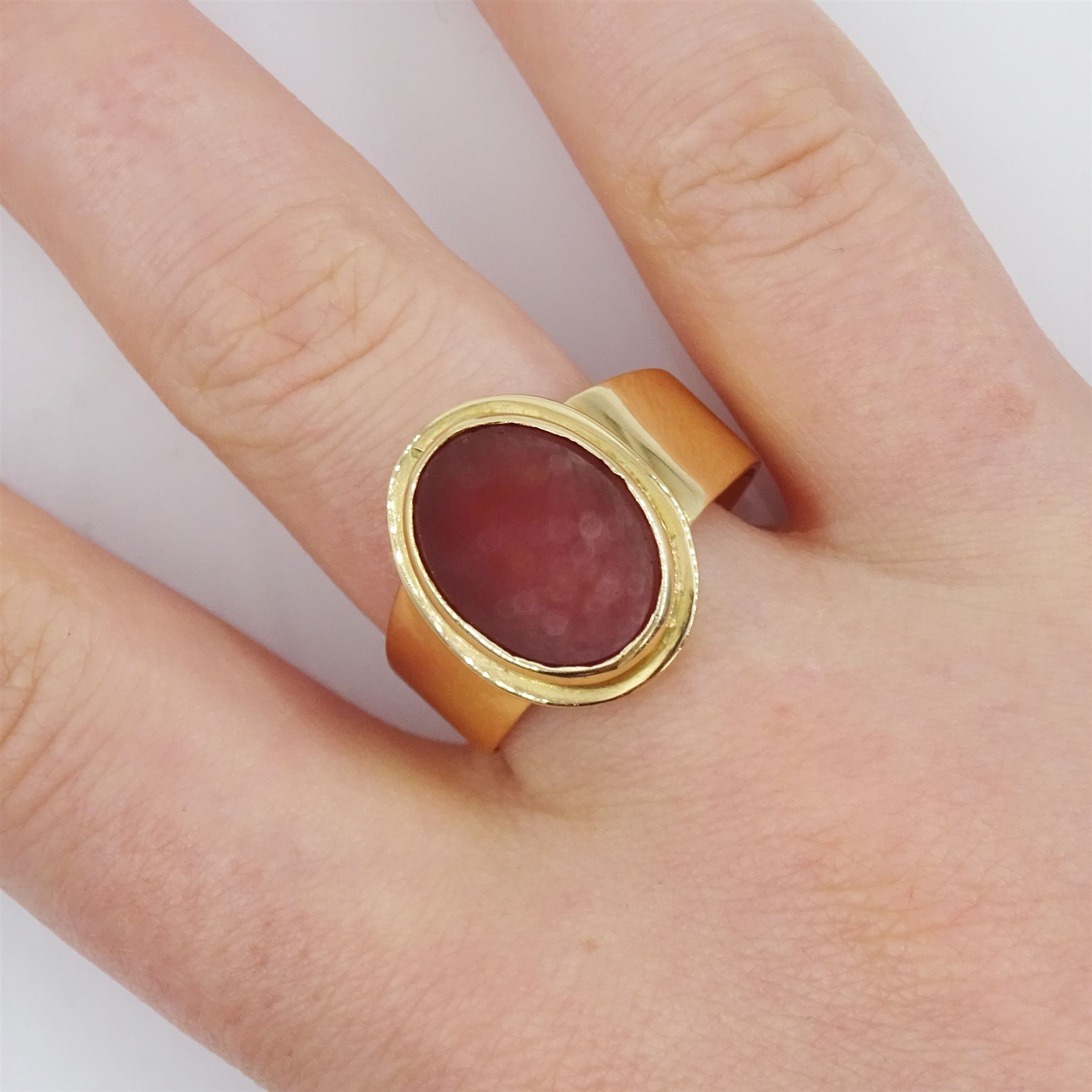 Early 20th century Swedish 18ct rose gold single stone carnelian ring, Swedish assay mark, 18K, year mark 1919