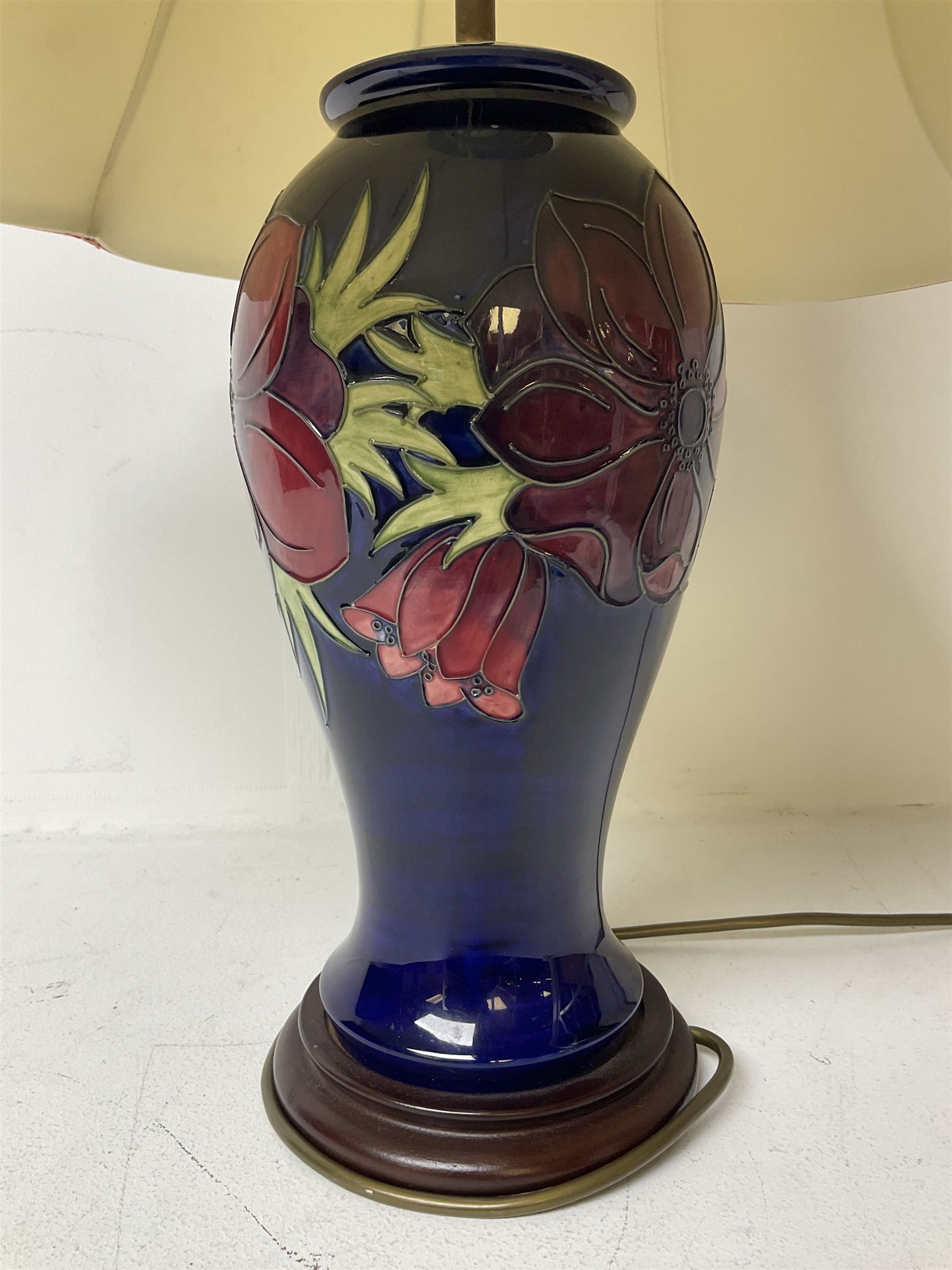 Moorcroft table lamp, of inverted baluster form, decorated in the Anemone pattern, on wooden plinth, with accompanying cream shade of lobed form, with piped detail, H36cm (excluding fitting)