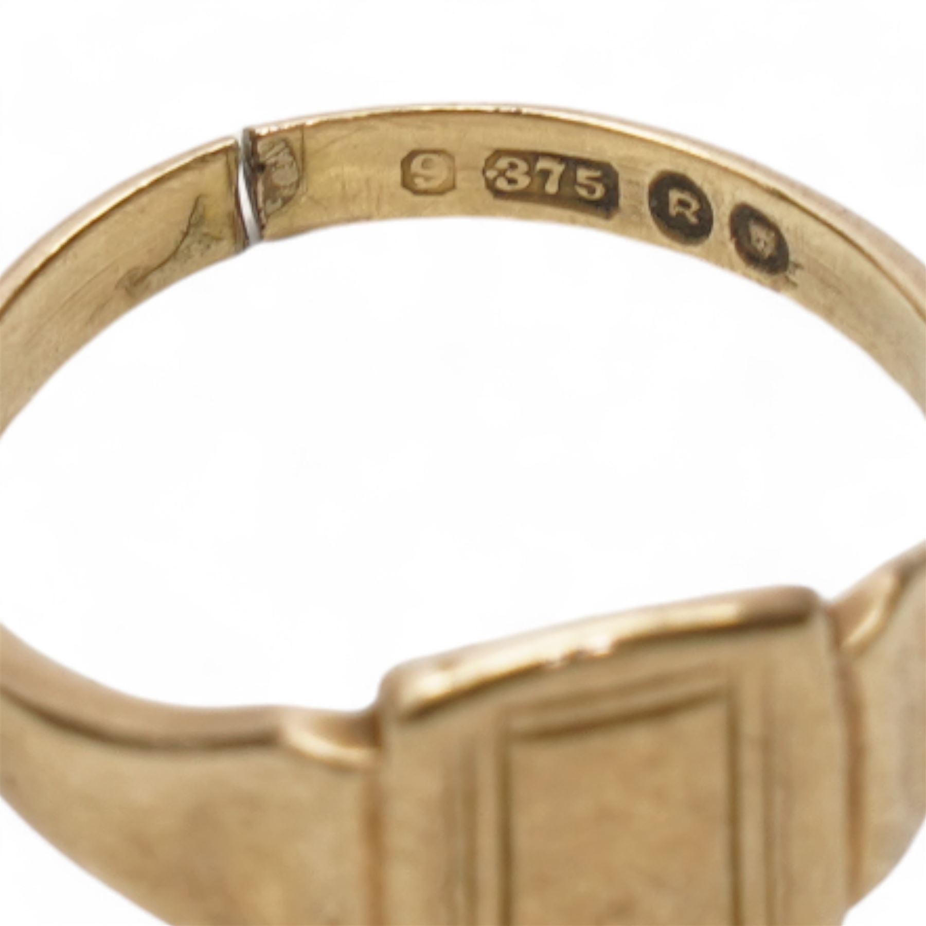 9ct gold signet ring, hallmarked