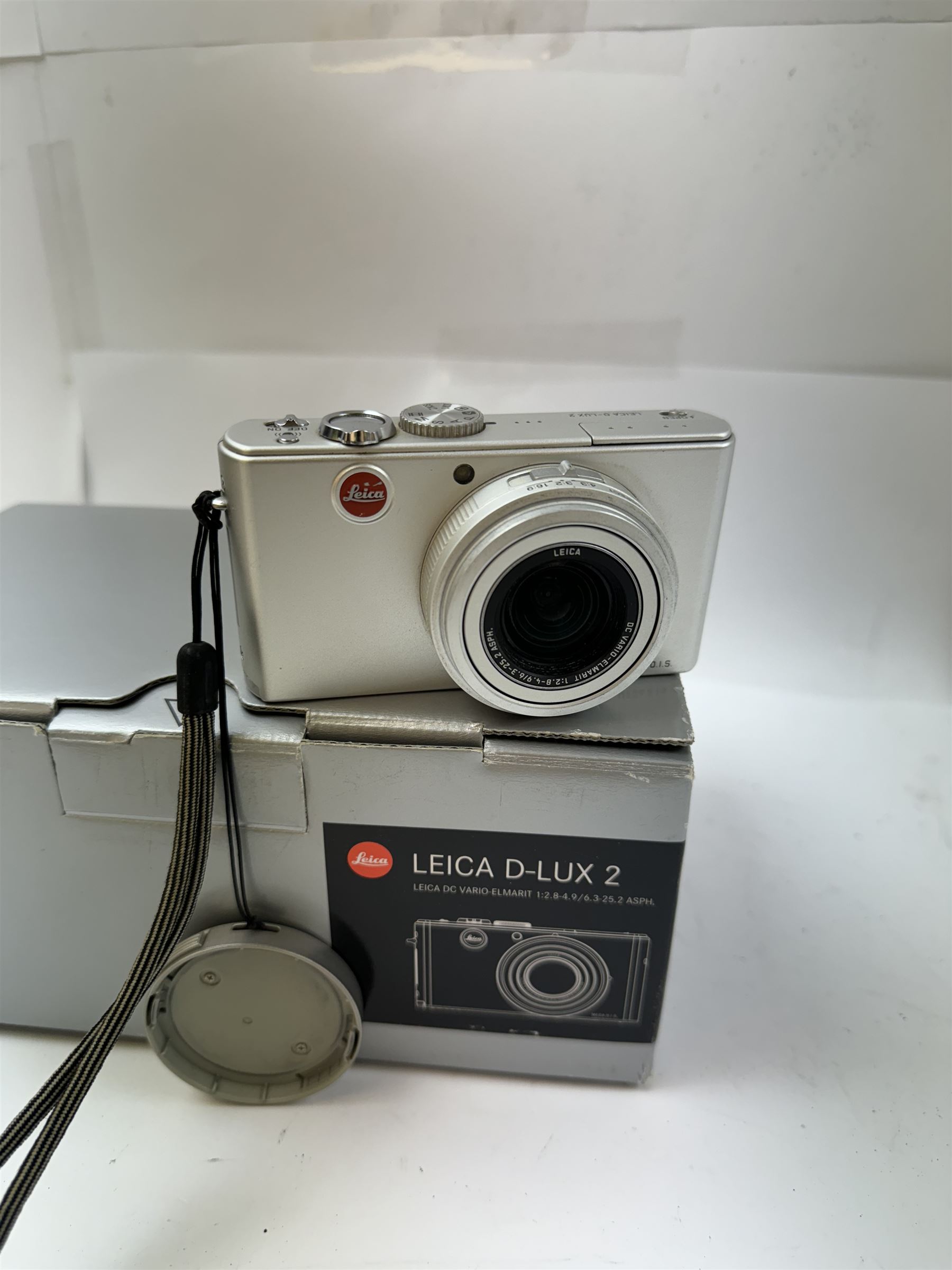 Leica D-Lux 2 compact digital cameral, with OC Vario-Elmarit 1:2.8-4.9/6.3-25.2 ASPH lens, serial no. 3052066, in original packaging, with software CD rom, charger and instruction booklet 