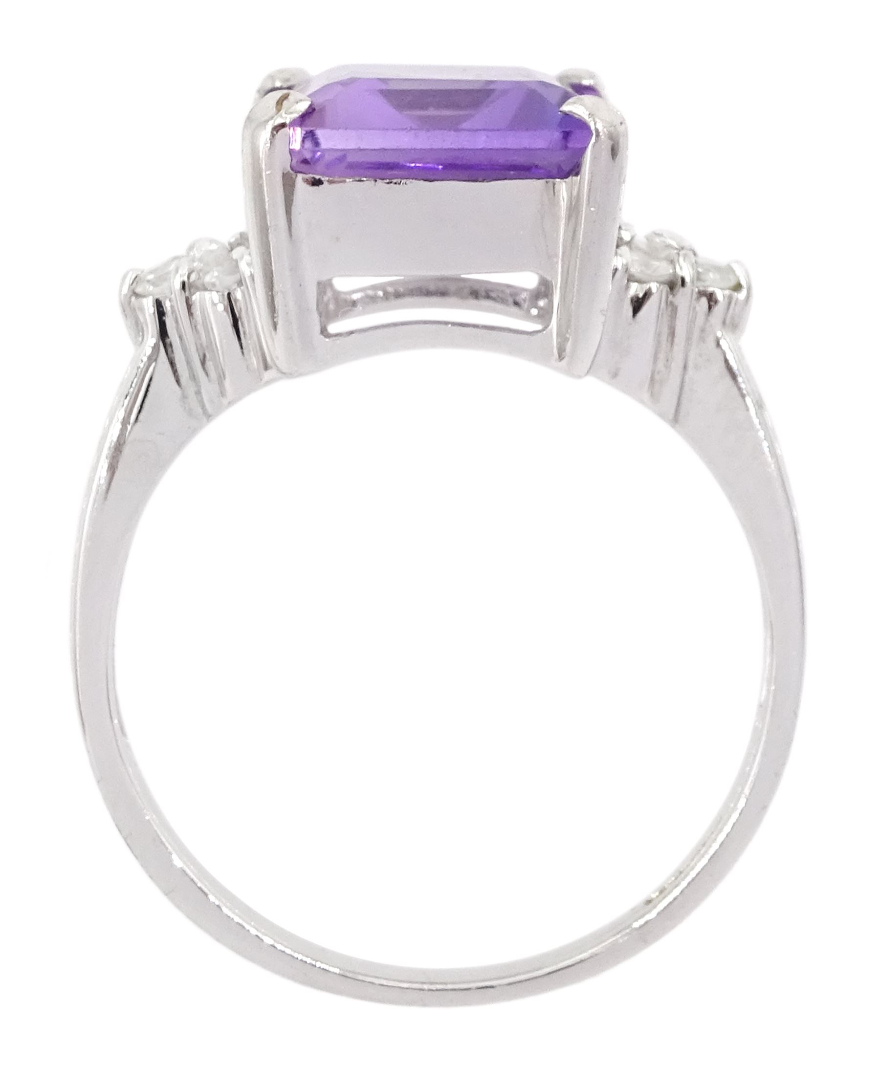 9ct white gold emerald cut amethyst and white topaz ring, hallmarked, amethyst approx 3.30 carat