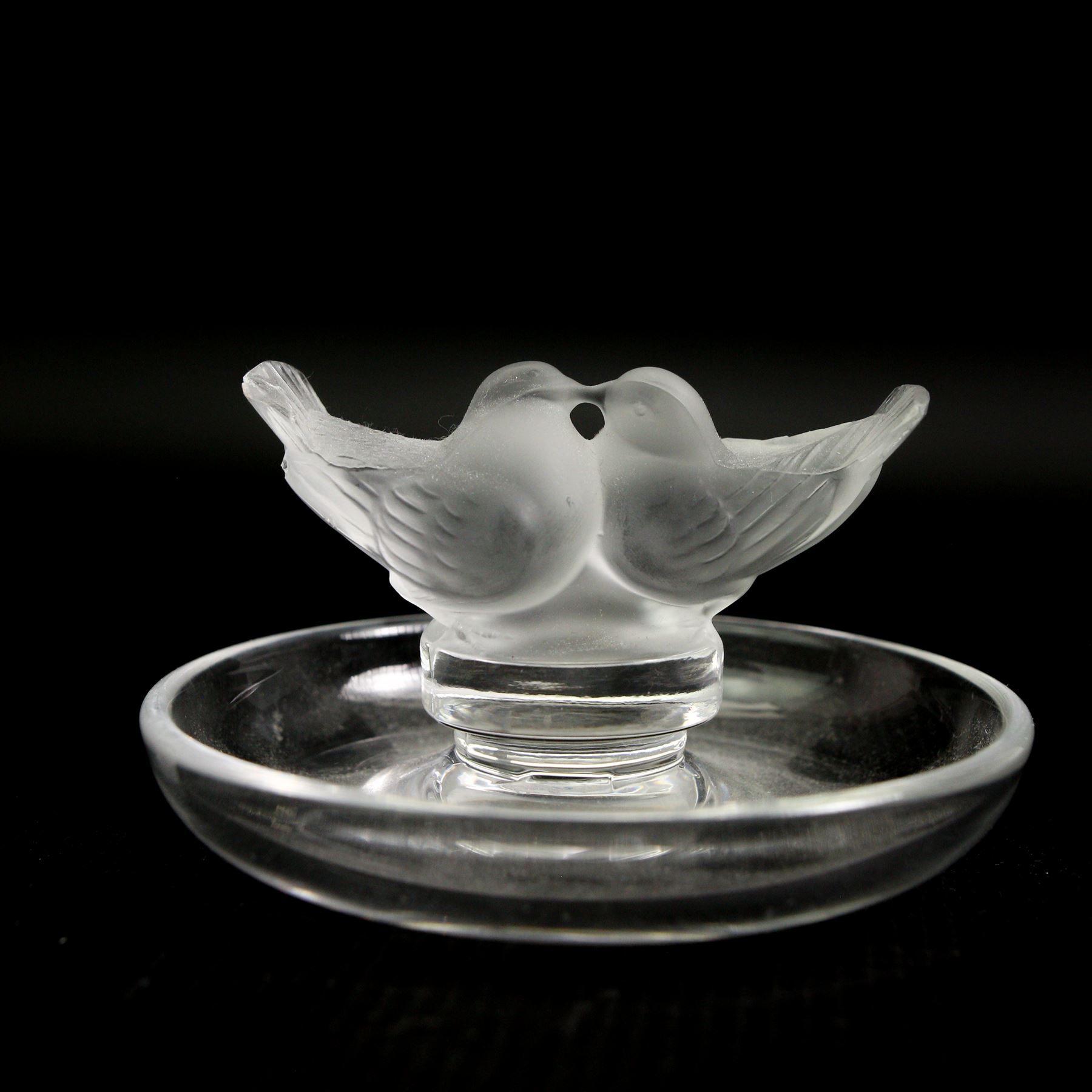 Lalique glass to include three pin dishes surmounted with swans, lovebirds and wren, another figure of a wren on circular base and a Nina Ricci dove perfume bottle, H9cm (5)