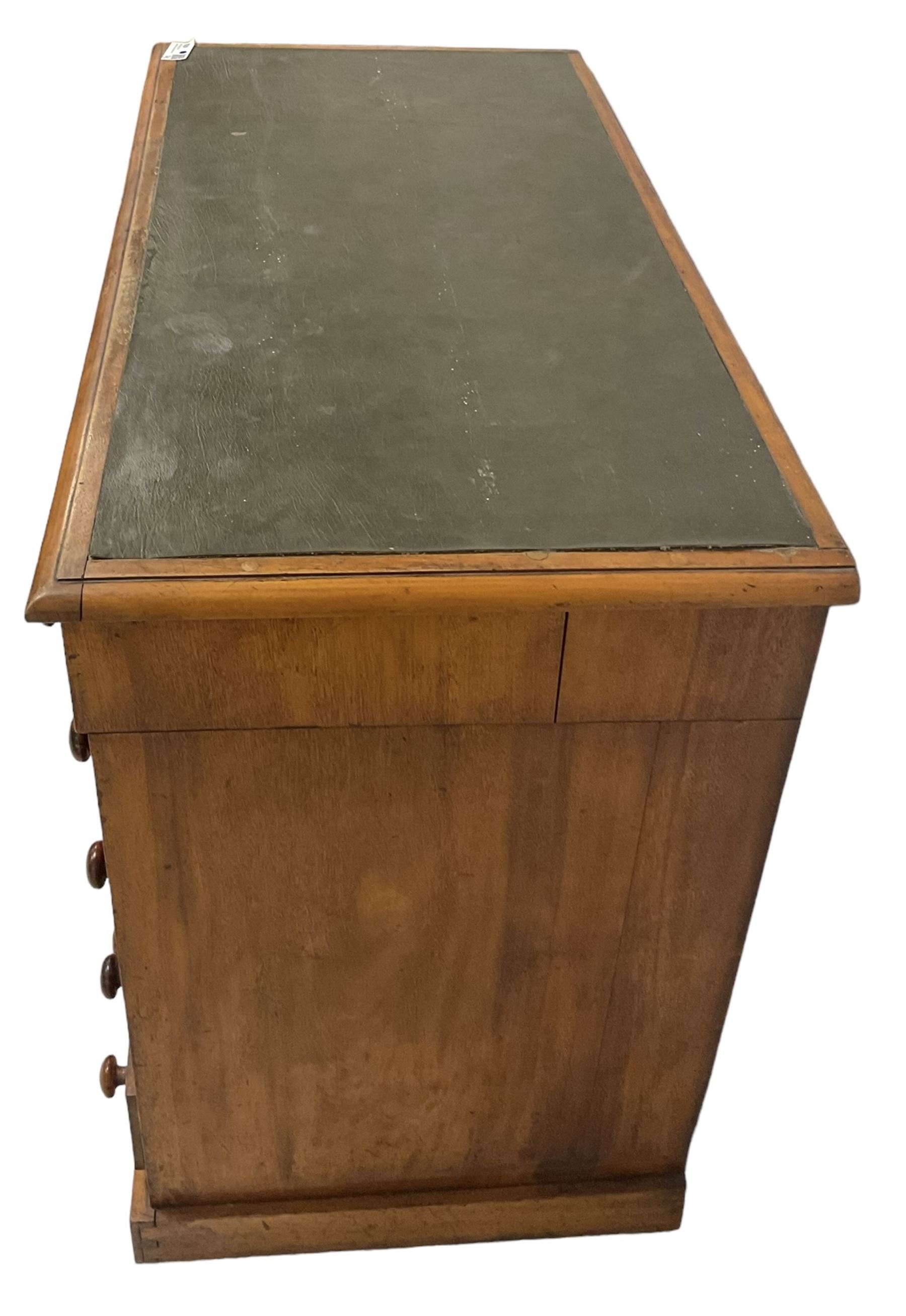 Victorian mahogany twin pedestal desk, rectangular top with inset green leather writing surface, fitted with central frieze drawer flanked by five graduating drawers on each side 