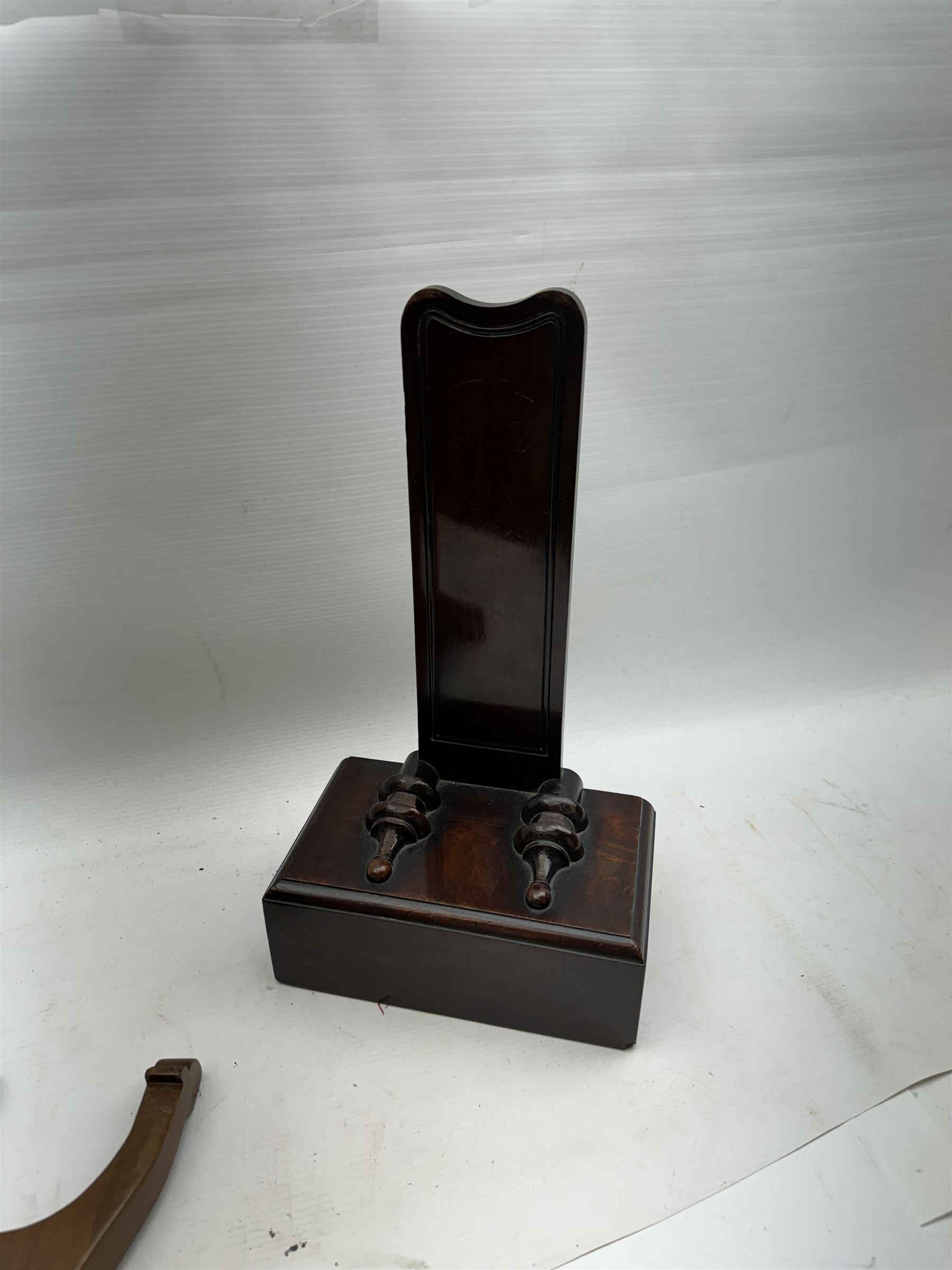 Weighted mahogany charger stand, together with another stand, weighted stand H36cm