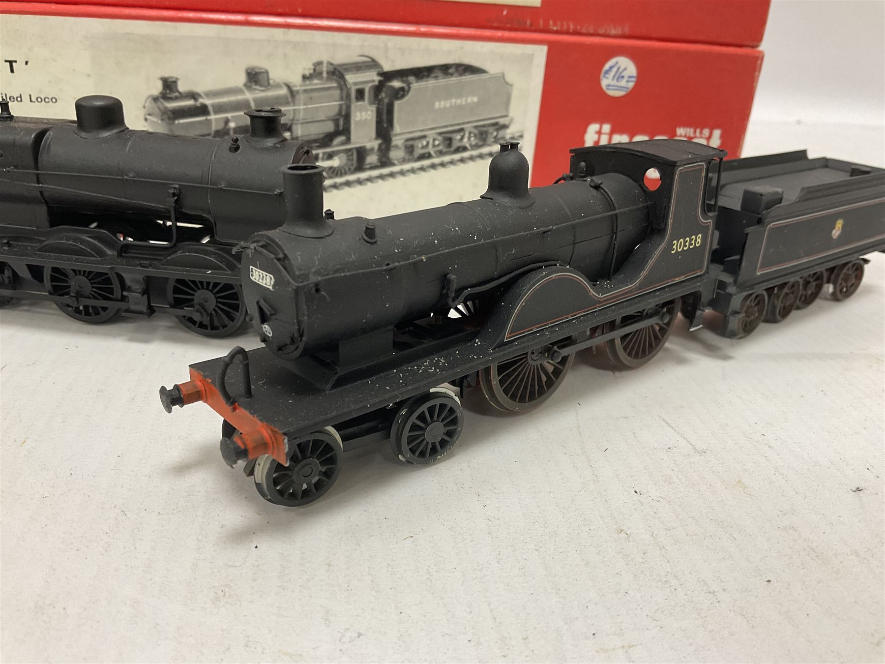 ‘00’ gauge - two kit built steam locomotive and tenders comprising SR/BR Class Q 0-6-0 no.30536 finished in BR black; SR/BR T9 Greyhounds Class 0-6-0 no.30338 finished in BR black; with Wills Finecast boxes (2) 