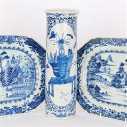 Chinese blue and white cylindrical vase and two blue and white meat plates, vase H30cm