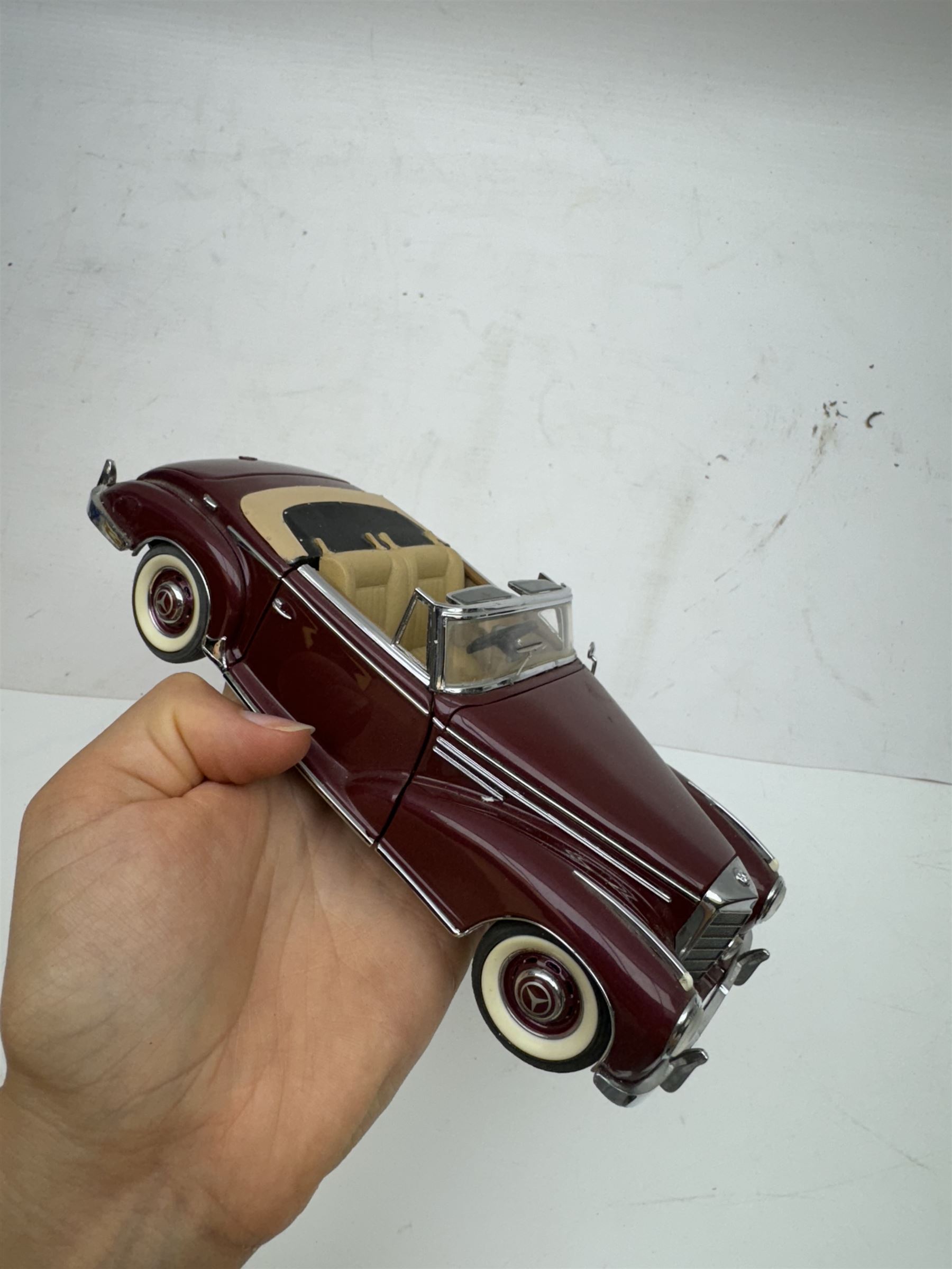 Two Franklin Mint 1:24 scale Die-casts, comprising 1961 Jaguar E-Type and model 1957 Mercedes-Benz