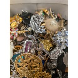 Large collection of costume brooches, including vintage, animal and novelty examples