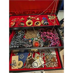 Large collection of costume jewellery, including brooches, earrings, beaded necklaces, wristwatches etc 