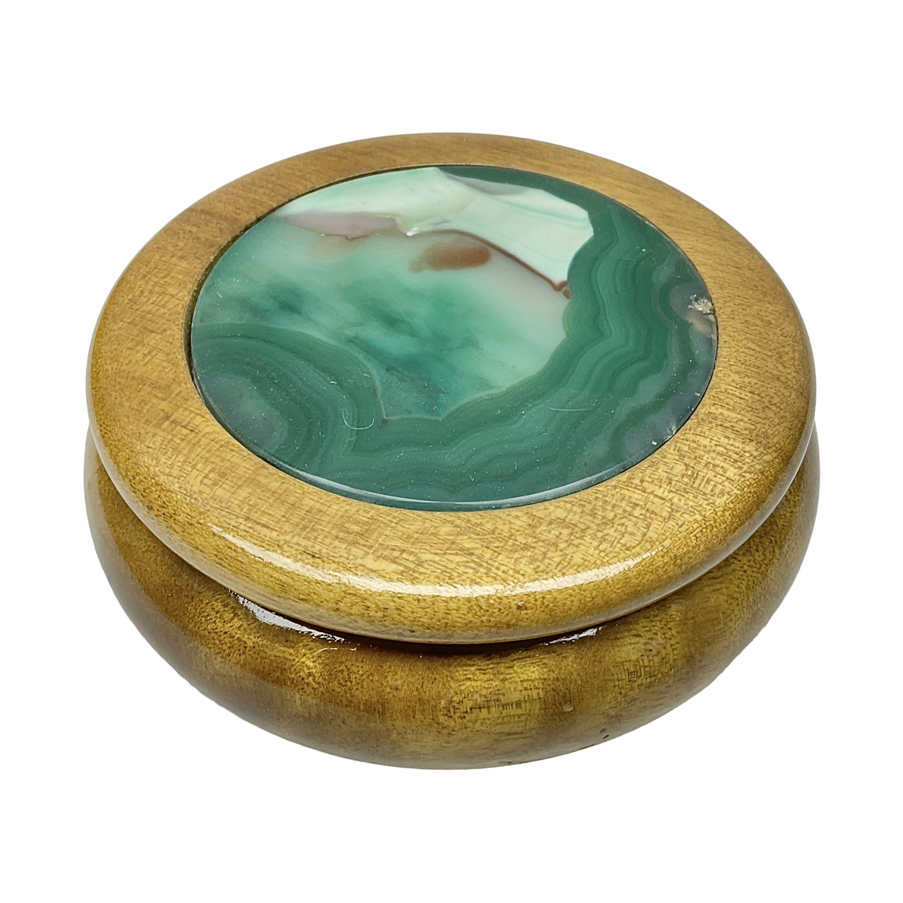 Polished wooden box, with a green agate slice to the lid, H5cm, D12cm