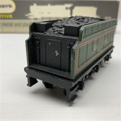 Wrenn '00' gauge - Rebuilt Bulleid Pacific Merchant Navy Class 4-6-2 locomotive 'Clan Line' No.35028 in GW Green, with a similar Wrenn tender; boxed