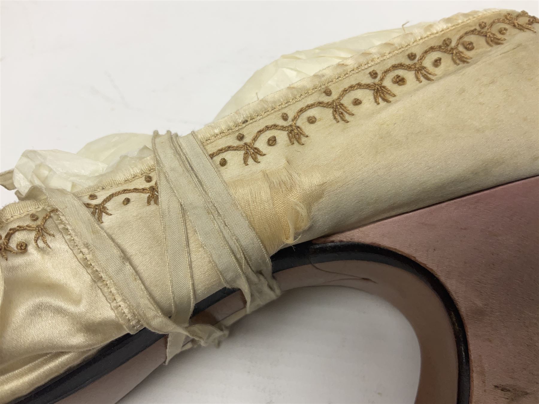 Pair of 19th century ivory silk satin ladies shoes, with rosette to the vamp, with pink silk satin heel, L23cm