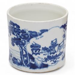 18th/ 19th century Chinese porcelain blue and white bitong or brush pot, of slightly taper...