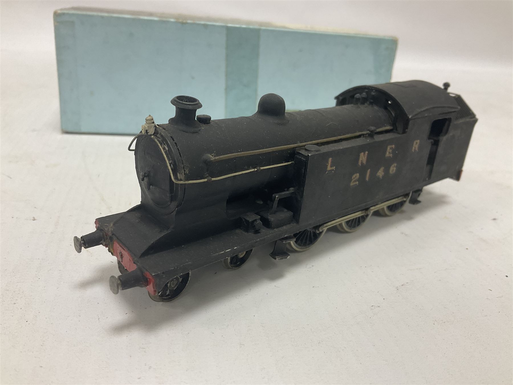 ‘00’ gauge - kit built NER/LNER H1 Class 4-4-4T steam locomotive no.2161 finished in LNER black with DJH Models box; together with a further kit built 4-4-2T steam locomotive no.2146 finished in LNER black (2)