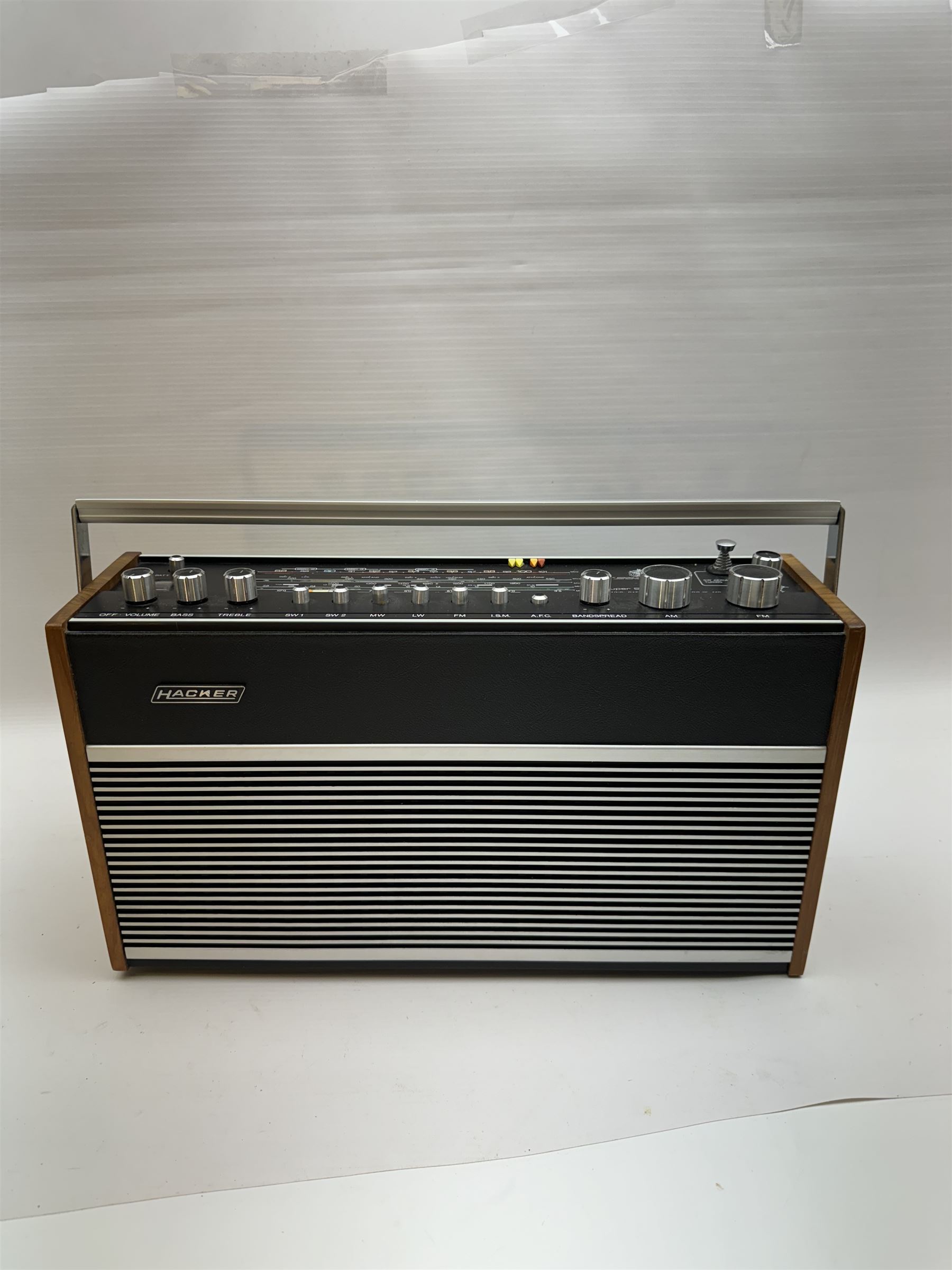 Hacker Super Sovereign radio, H22cm, L38cm