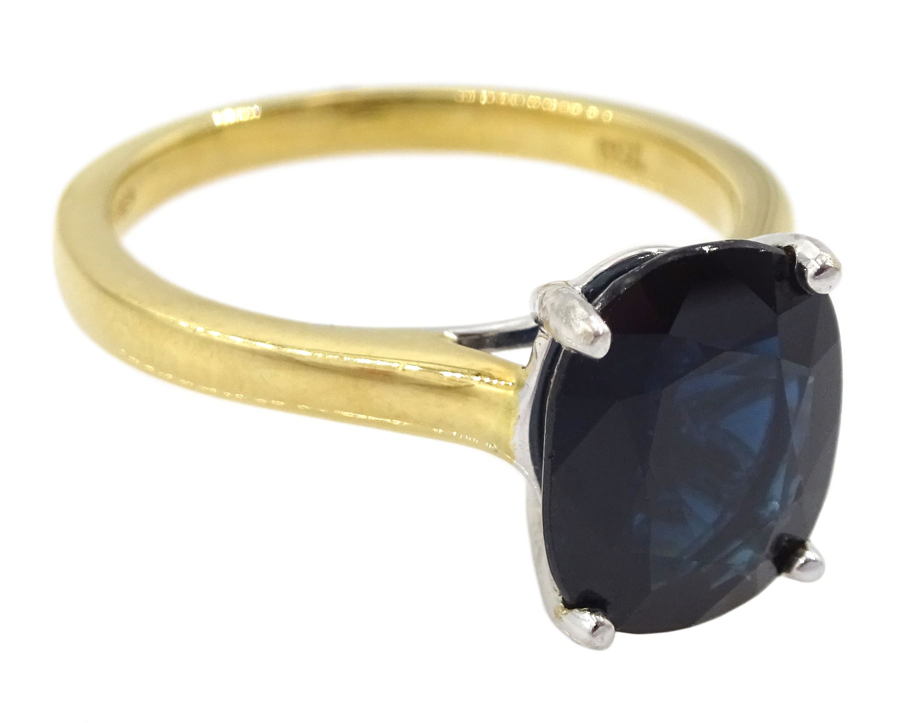 18ct gold single stone oval cut sapphire ring, hallmarked, sapphire approx 3.30 carat