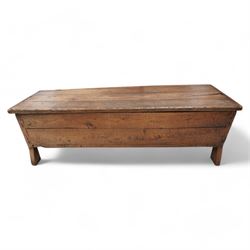 Large 18th century elm pegged and boarded dough bin, three plank top with cleated ends, tapered form with out splayed angular feet