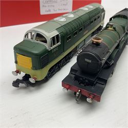 Hornby Dublo - 2-rail - Castle Class 4-6-0 locomotive 'Denbigh Castle' No.7032; and Deltic Type Diesel Co-Co 'Crepello' No.D9012 in BR two-tone green; each in modern unassociated plain red box (2)