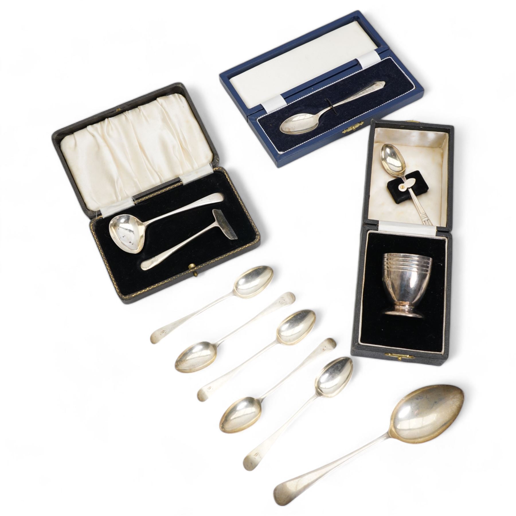 Elizabeth II silver egg cup and spoon London 1953, cased, silver spoon and pusher, six teaspoons and a dessert spoon