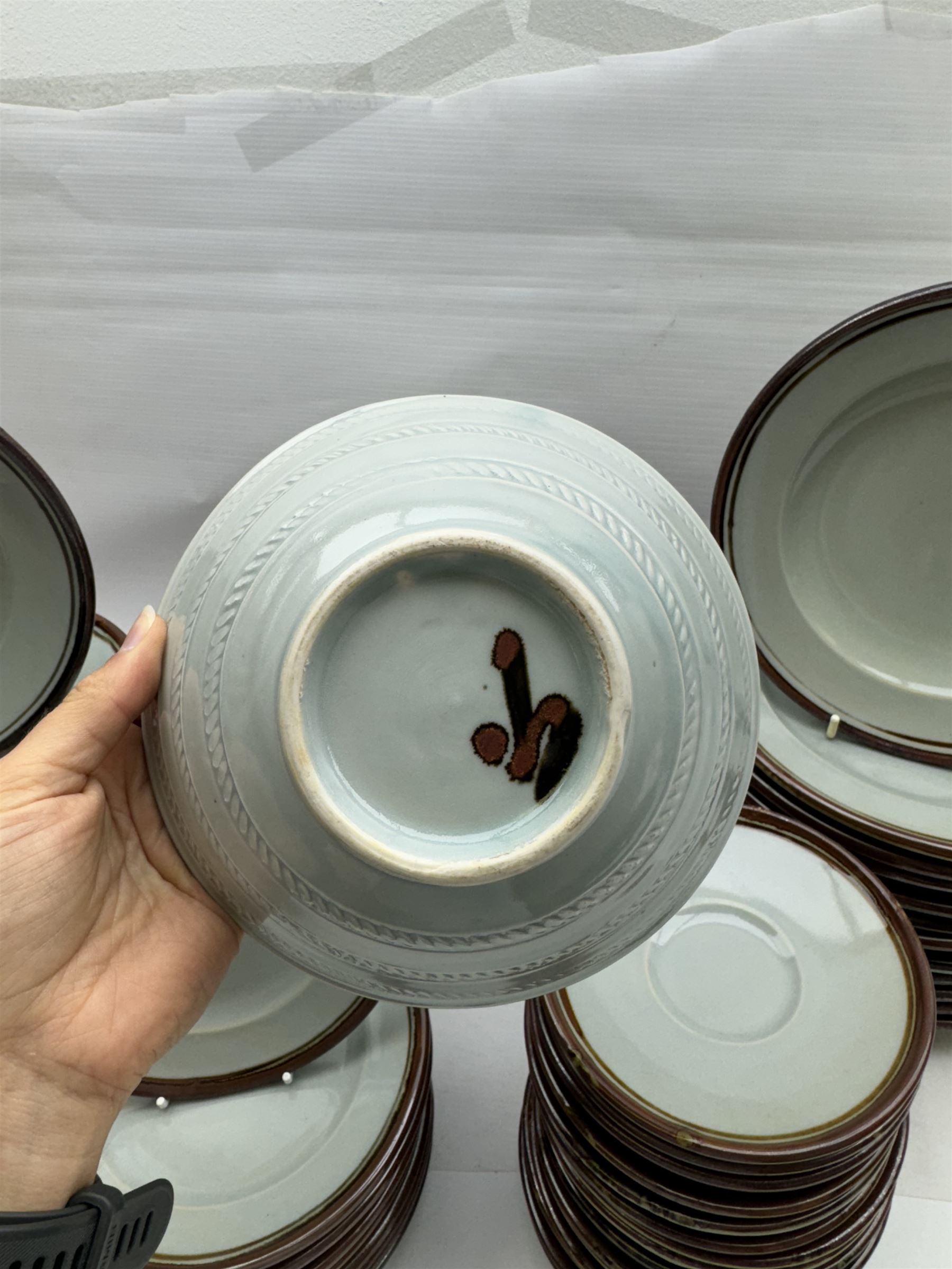 20th century celadon dinner service with iron rim, comprising nineteen dinner plates 26.5cm, twenty-four side plates D24cm, twelve varying bowls, twenty-two tea plates and fifteen saucers 