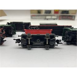 Fleischmann ‘N’ gauge ‘Piccolo’ - sixteen carriages, wagons and cars comprising nos. 8051, 8052, 8055, 8064, 8119K, 8127, 8128, 8129, 8202, 8211, 8224, 8240, 8281, 8301, 8500, 9372; along with Minitrix N503 Shock Van and 13576 6 ton Mineral Wagon; boxed and loose (18) 