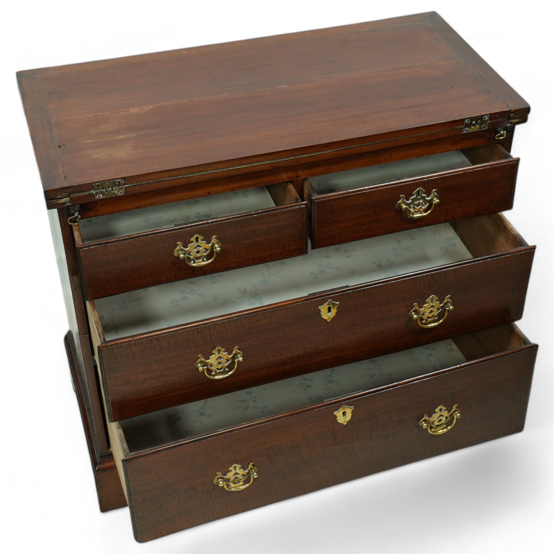 Georgian design mahogany bachelor's chest, fold-over top with inset baize lined interior supported by twin stays, fitted with two short over two long graduating drawers on bracket feet