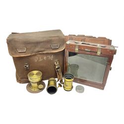 Folding plate camera in mahogany and lacquered brass, with additional plates and case