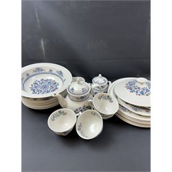 Royal Doulton Plymouth pattern, part tea and dinner service, including teapot, milk jug, covered sucrier, six dinner plates 