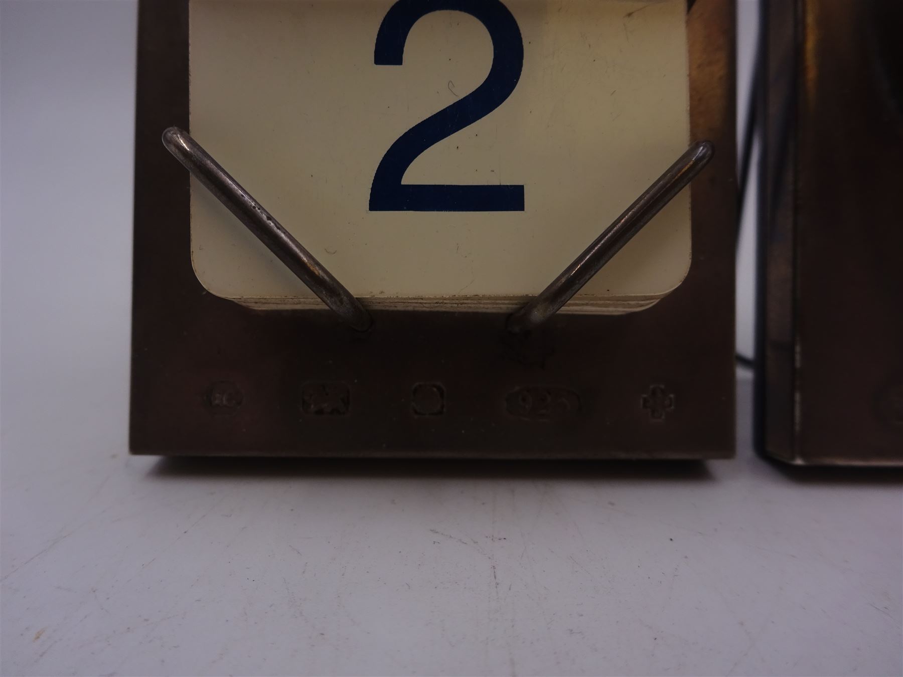 Modern silver mounted desk clock and perpetual calendar, hallmarked Carrs of Sheffield, Sheffield 2000 & 2001, H7.5cm