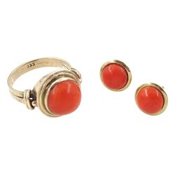 8ct gold single stone coral ring, stamped 333 and a matching pair of 8ct gold coral stud earrings