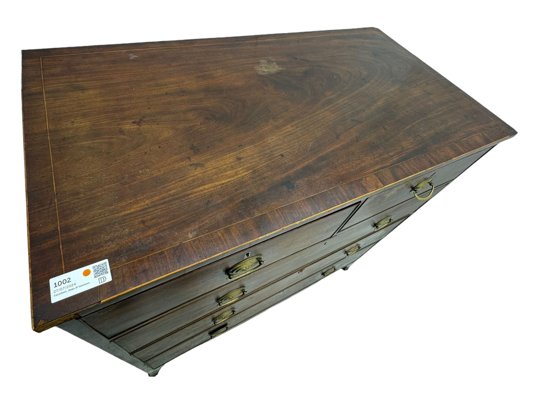 George III mahogany chest, rectangular cross banded top above two short and three long graduating cockbeaded drawers, shaped apron with splayed bracket feet