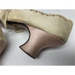 Pair of 19th century ivory silk satin ladies shoes, with rosette to the vamp, with pink silk satin heel, L23cm