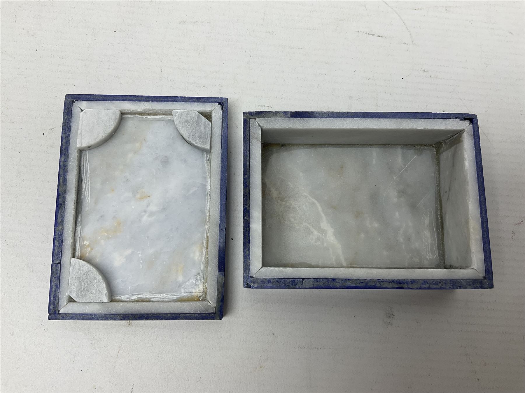 Lapis Lazuli box and cover of rectangular form, H4cm, D7cm, L10cm