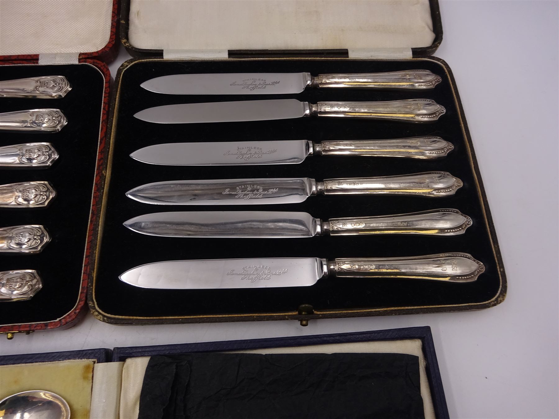 Set of six 1920s silver coffee spoons, hallmarked Mappin & Webb Ltd, Sheffield 1927, together with two sets of silver handled knives,  all contained within fitted cases