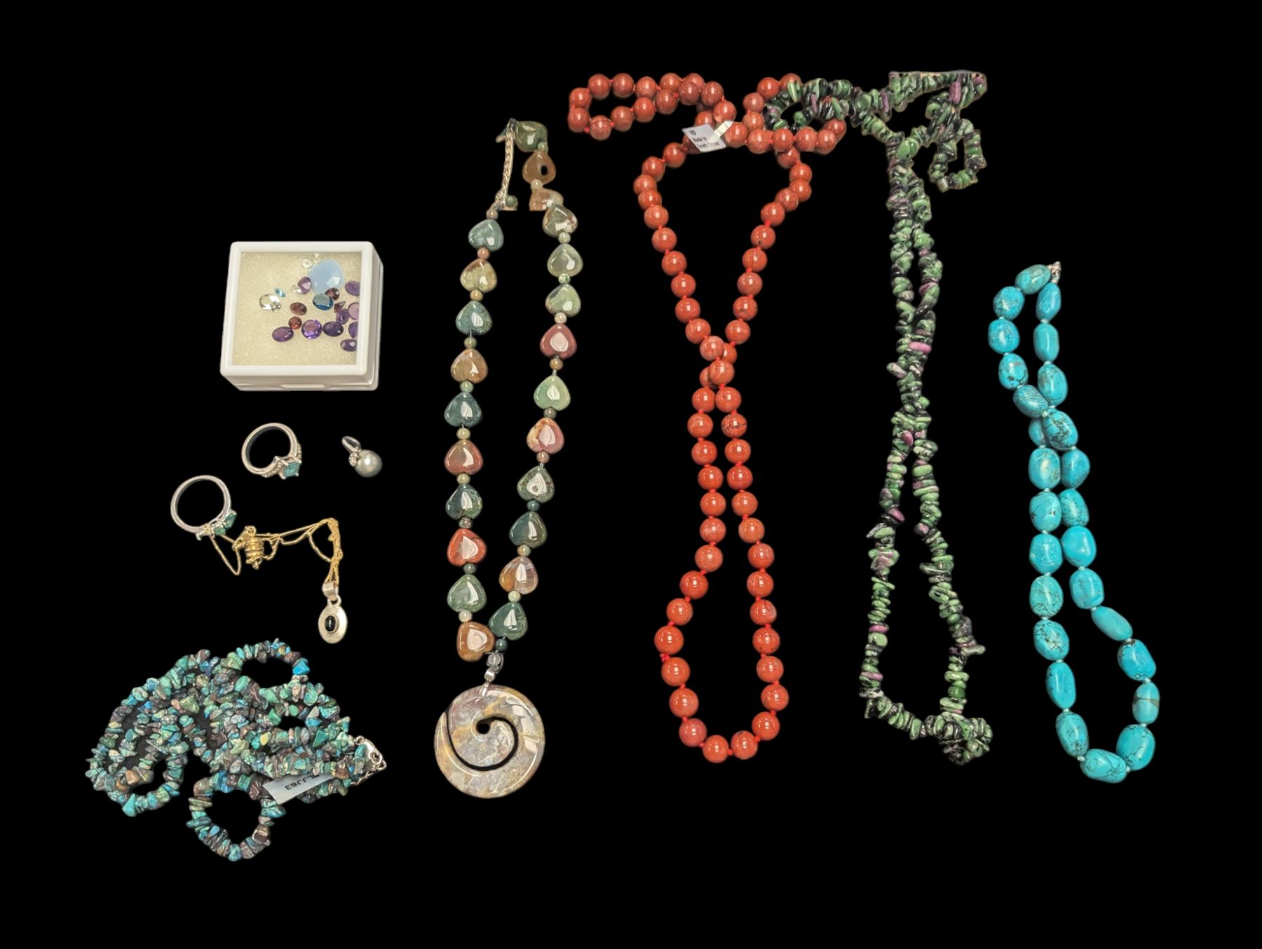 Silver jewellery, including stone set pendant necklace, pearl pendant, rings and beaded necklaces, together with loose stones 