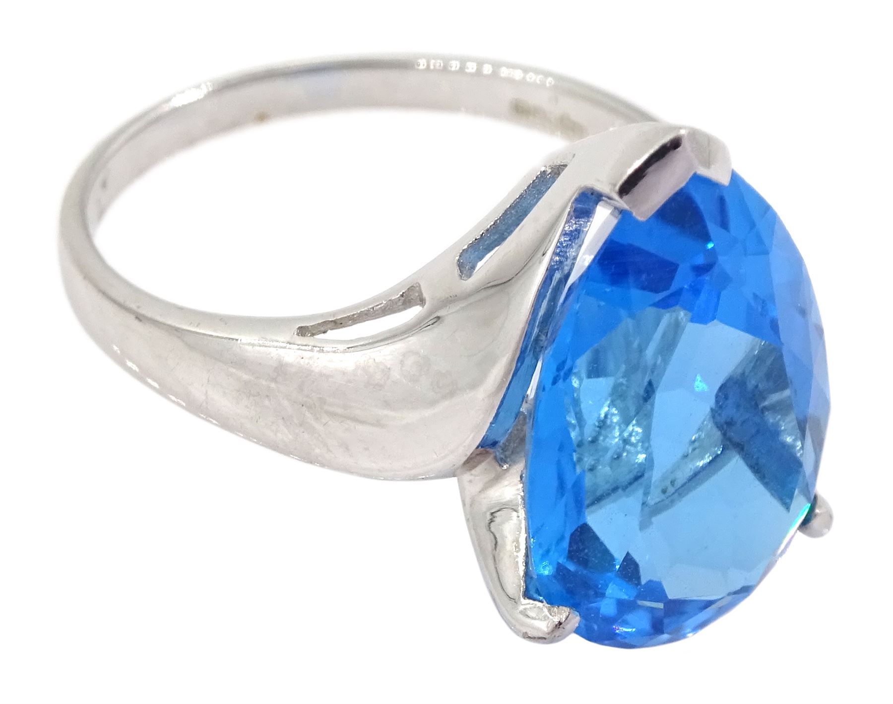 9ct white gold single stone pear cut blue topaz ring, hallmarked, topaz approx 6.50 carat