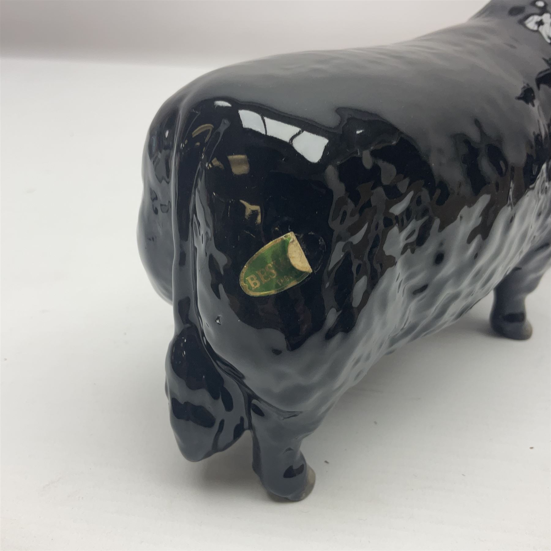 Beswick Aberdeen Angus family group, comprising bull 1562, cow 1563 and calf 1827A